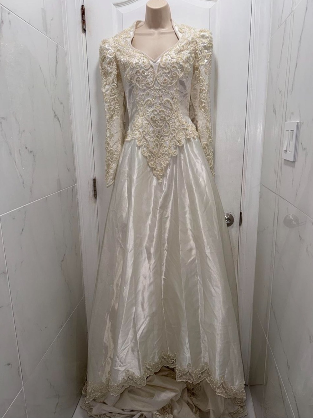 Vintage Ivory Lace Appliqué Long Sleeve Ball Gown